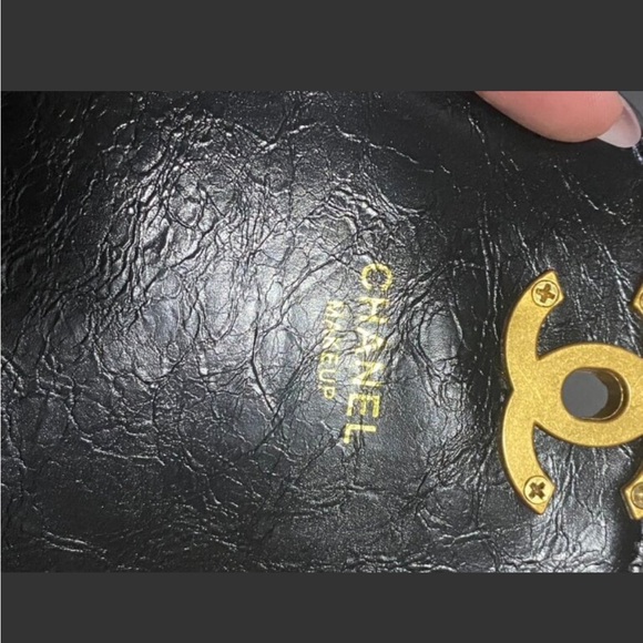 CHANEL VIP GWP Black Quilted Crossbody Phone Bag with Houndstooth Coin Pouch - Picture 9 of 16